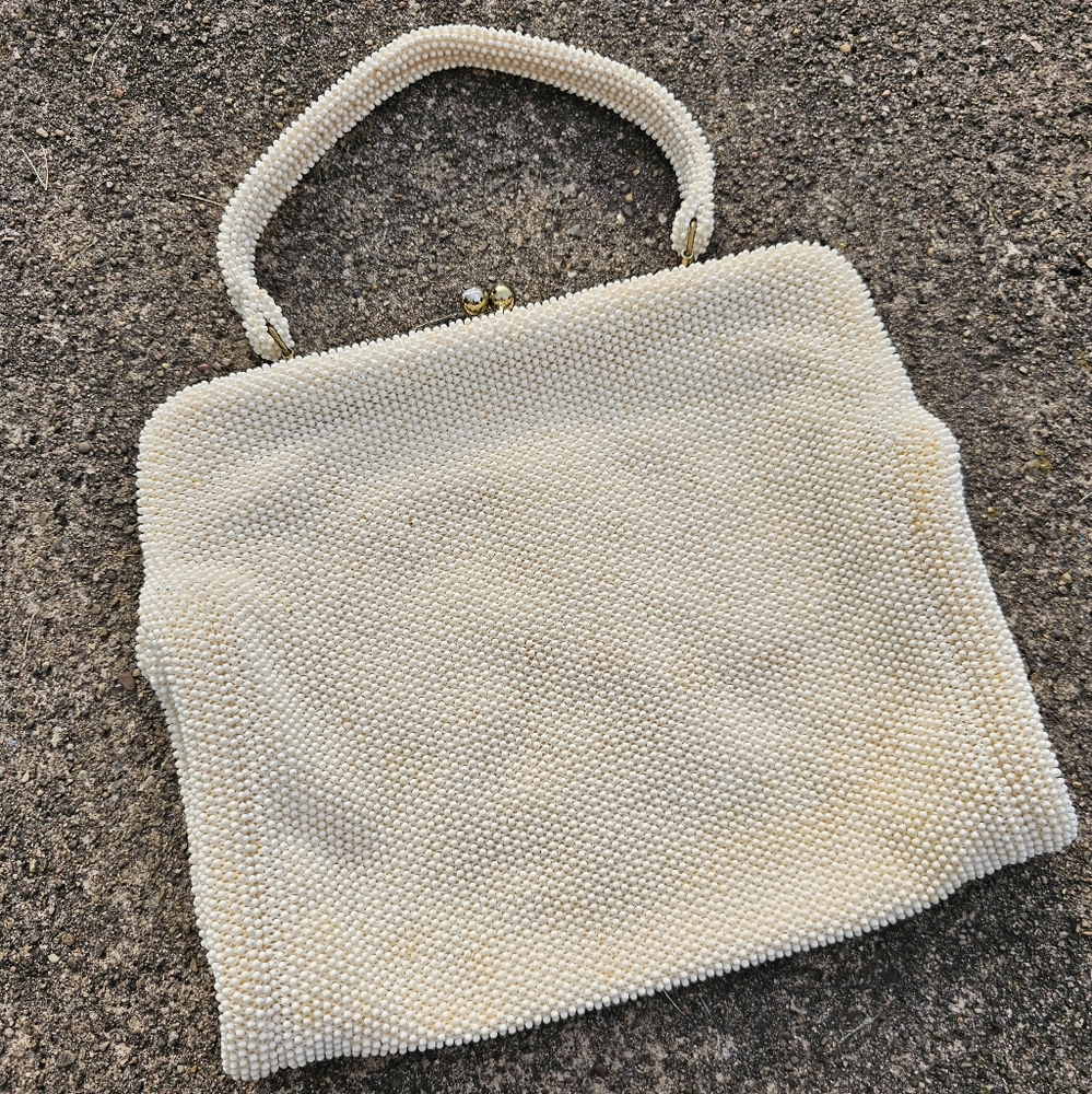 Lumured vintage white beaded handbag
